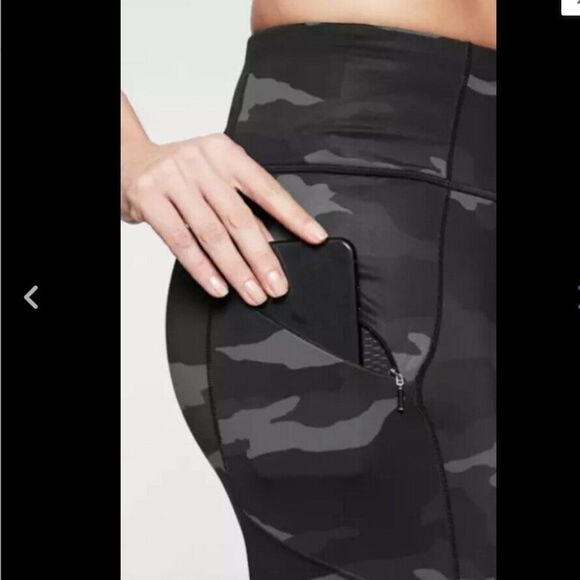 Athleta Camo Contender 7/8 TIght Leggings Style 405480 black size Small - Picture 3 of 10